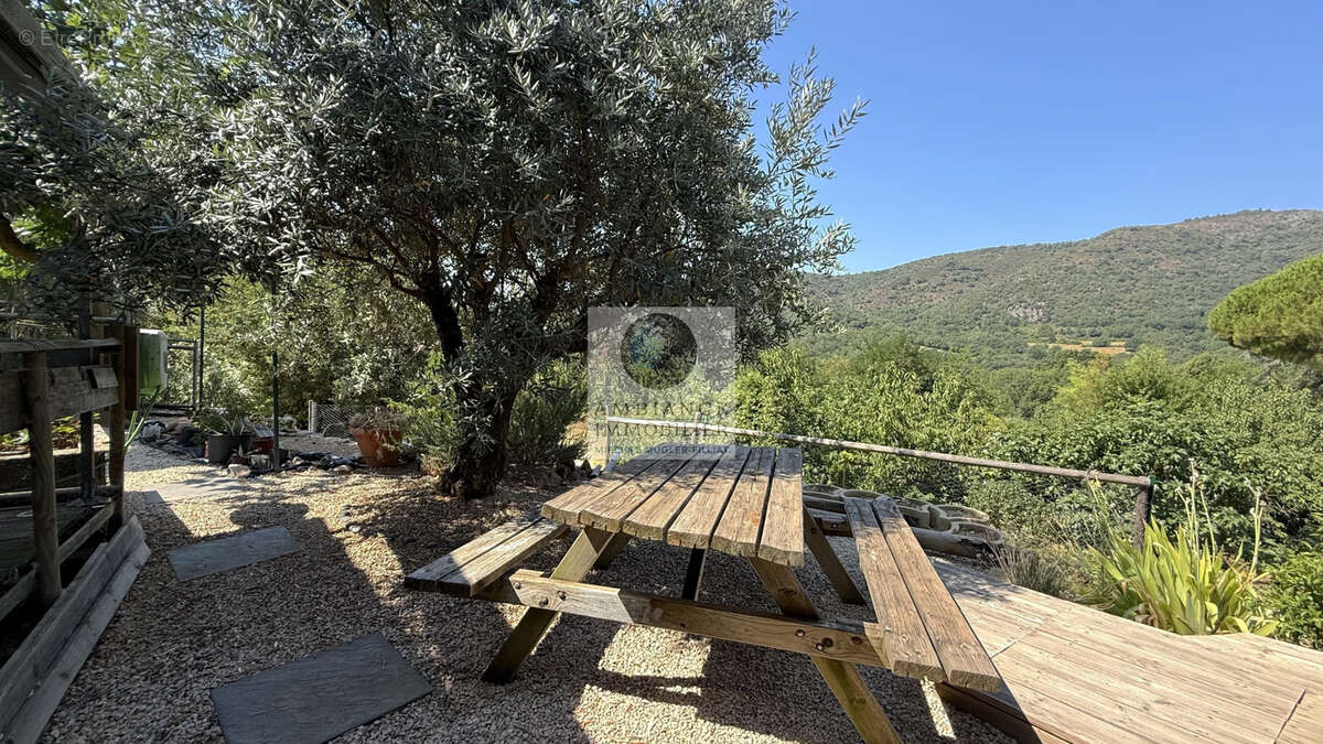 Un air de vacances face aux montagnes - photo 5