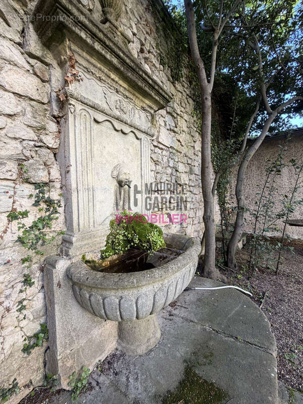Maison à PERNES-LES-FONTAINES
