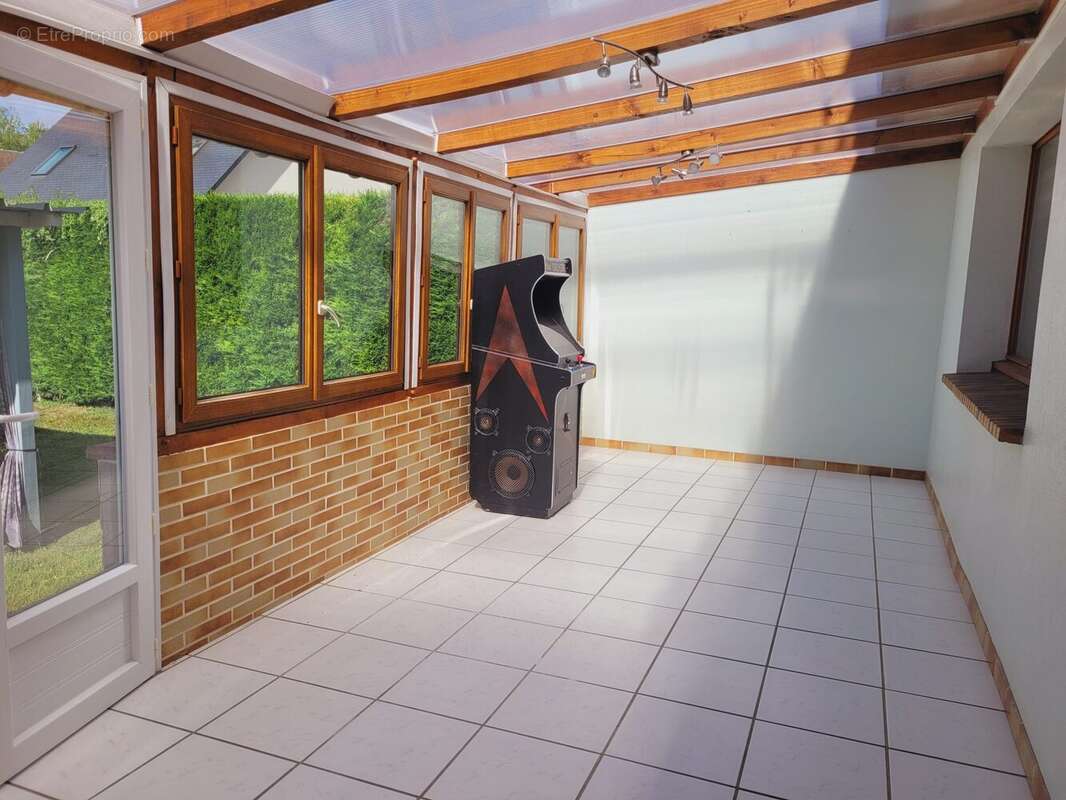 A vendre maison fonctionnelle avec une véranda à Le Vaudreuil - Maison à LE VAUDREUIL