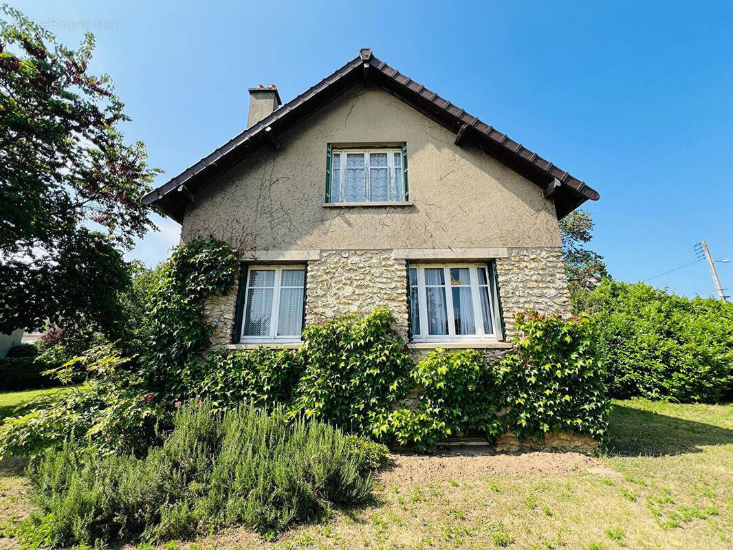 Maison à CHANTELOUP-LES-VIGNES