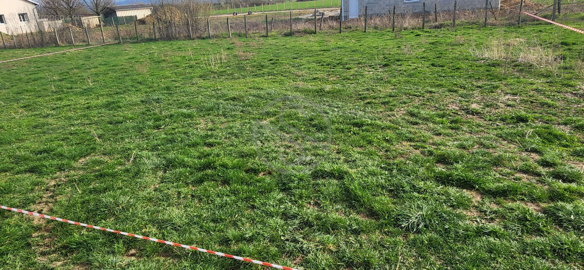 Terrain à SARDIEU