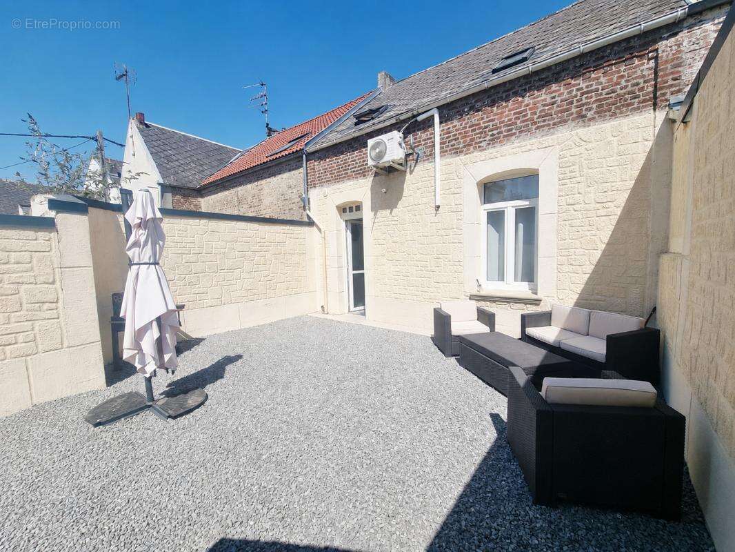 Maison de ville entièrement rénovée, 2 chambres, cour - photo 12
