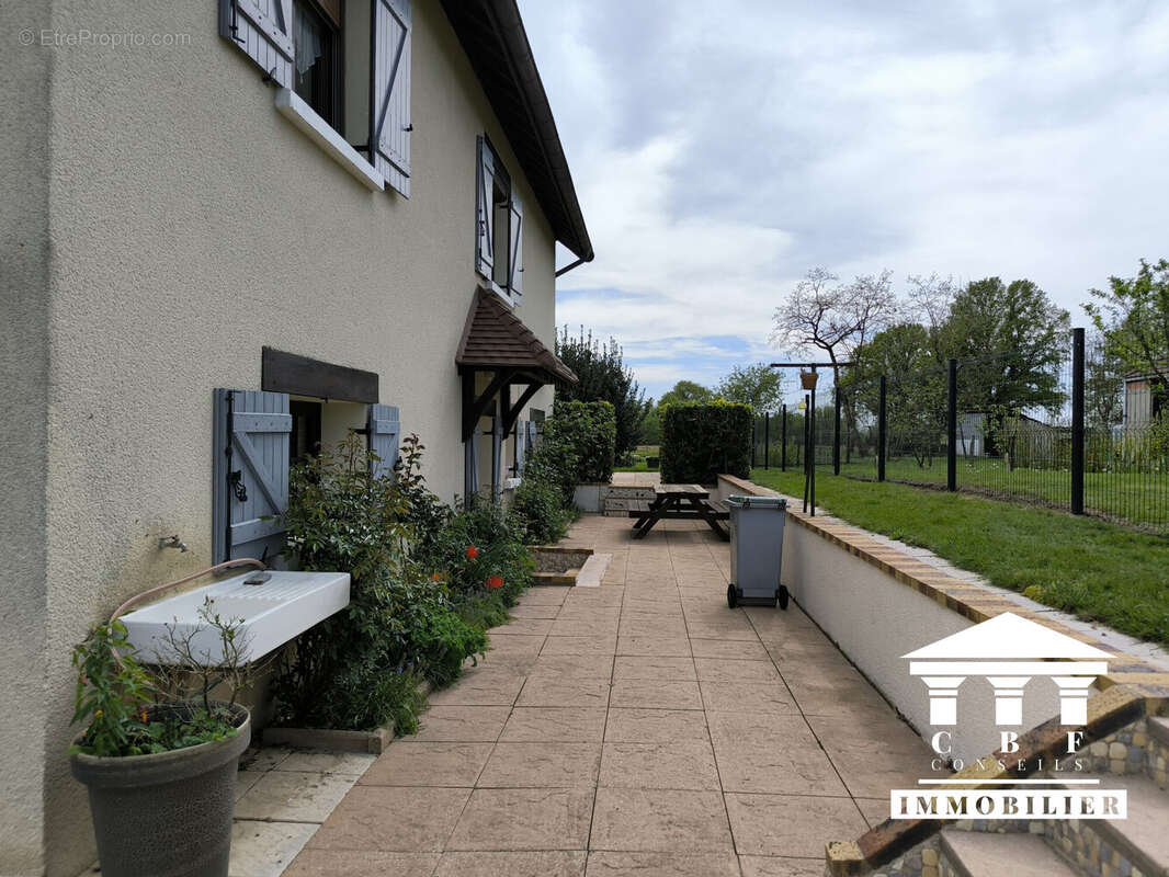 Maison à LESSARD-EN-BRESSE