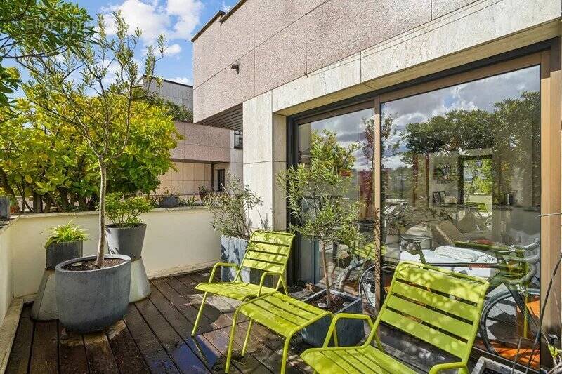 Appartement à NEUILLY-SUR-SEINE
