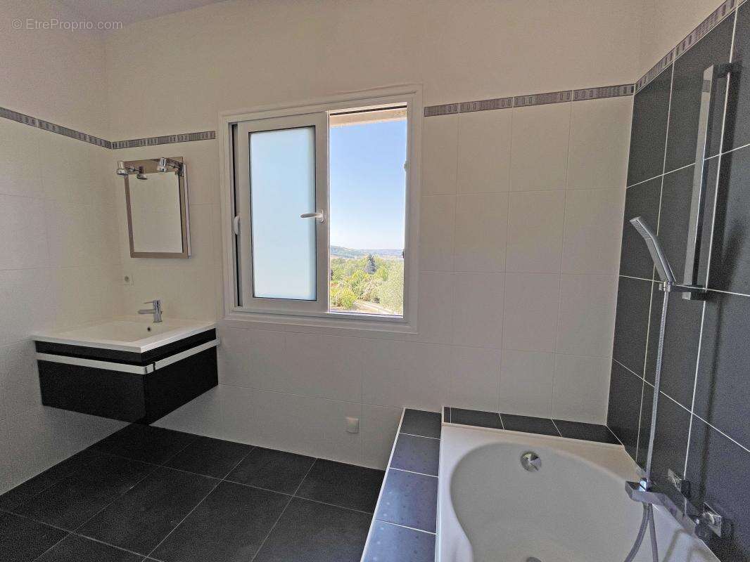 Maison à SAINT-PAUL-DE-SERRE