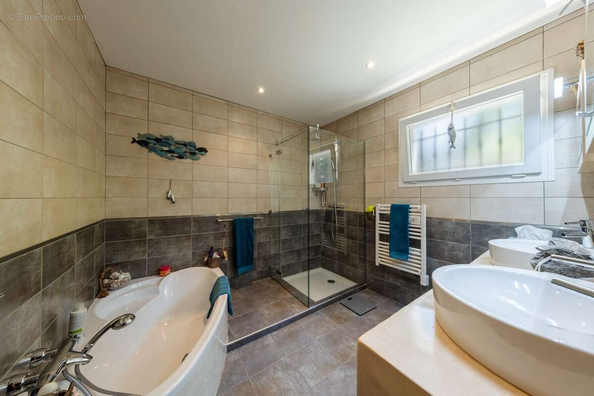 Maison à SAINT-VICTOR-LA-COSTE