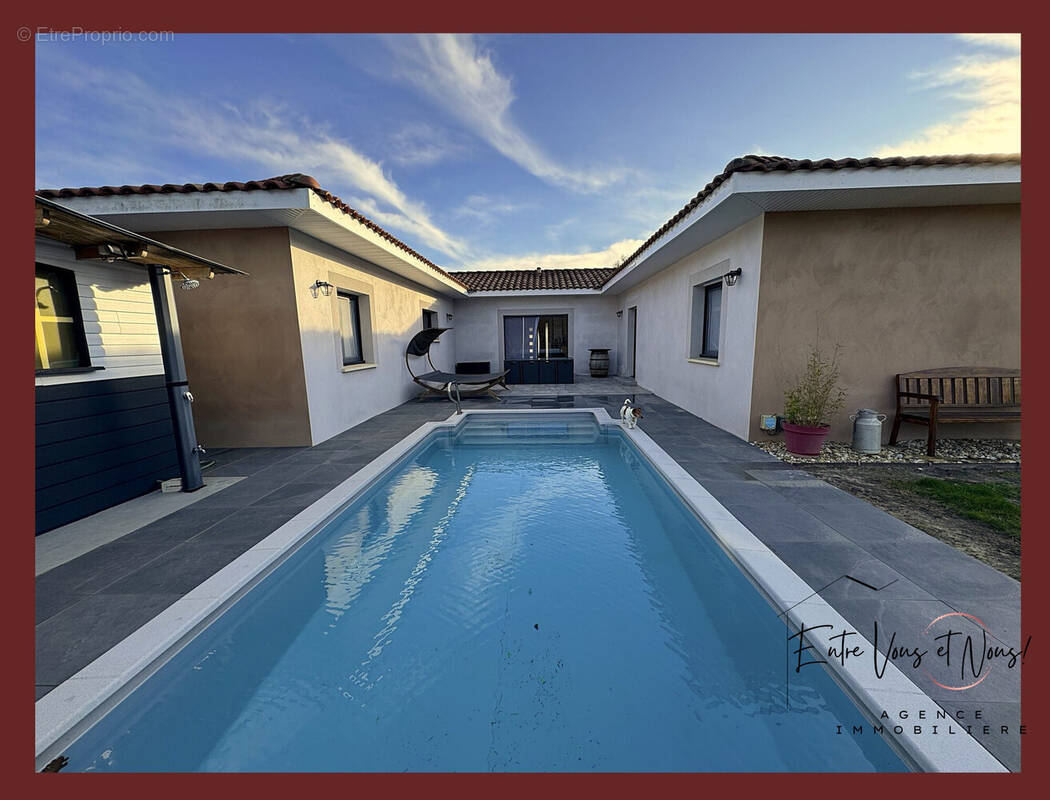 EXTÉRIEUR CÔTÉ PISCINE - Maison à BAZAS