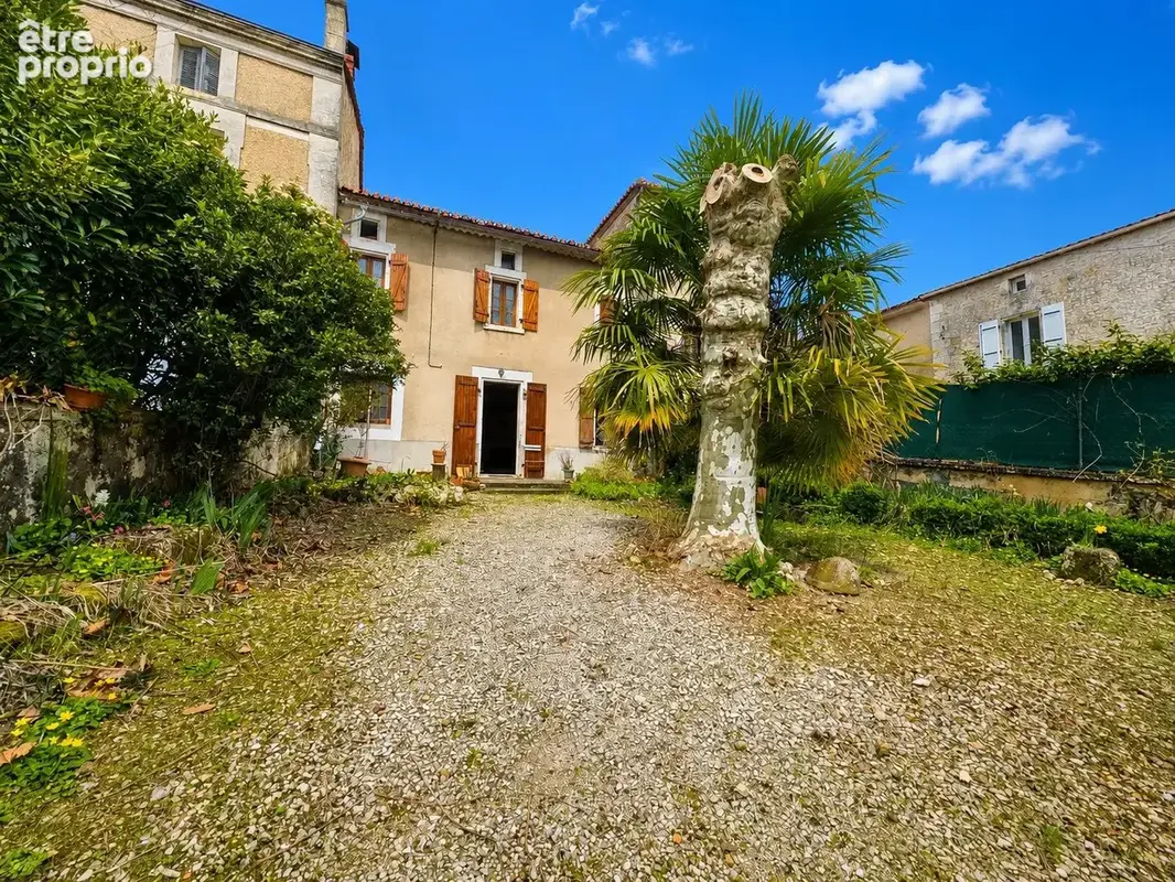 Maison à RUELLE-SUR-TOUVRE