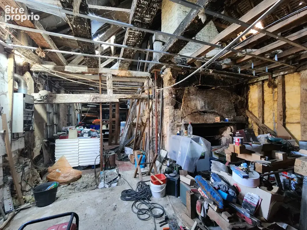 Maison de caractere à renover entièrement - photo 6