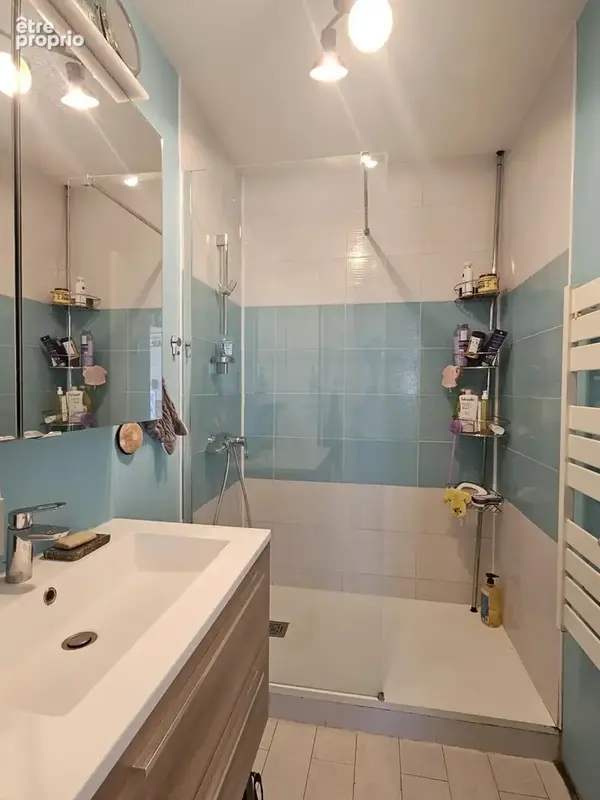La Rouvière. Appartement T4/T5 de 86 m² en étage élevé avec triple exposition, vue mer et collines. - photo 13