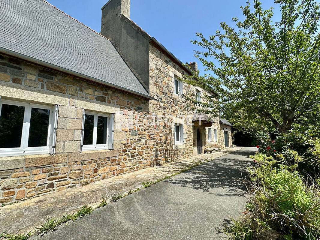 Maison à PLOUGUIEL