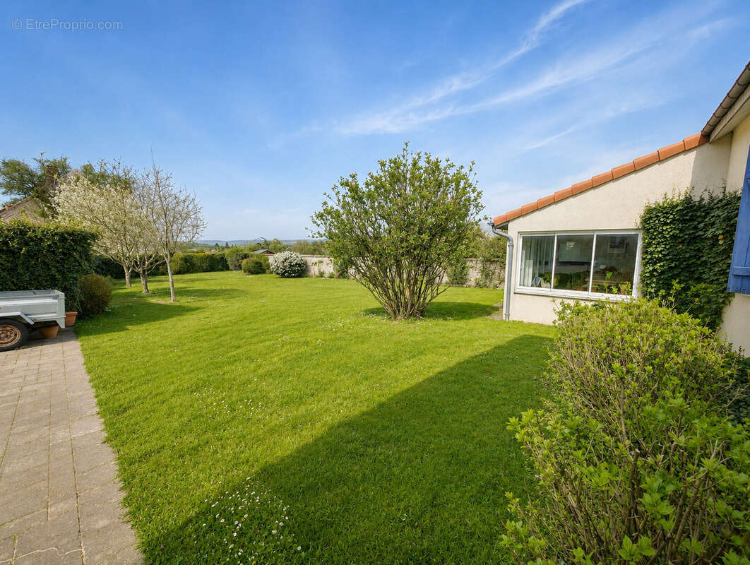 Maison ancienne sur la commune de Montholon de 266m2 habitable et son jardin de 860m2 - photo 2