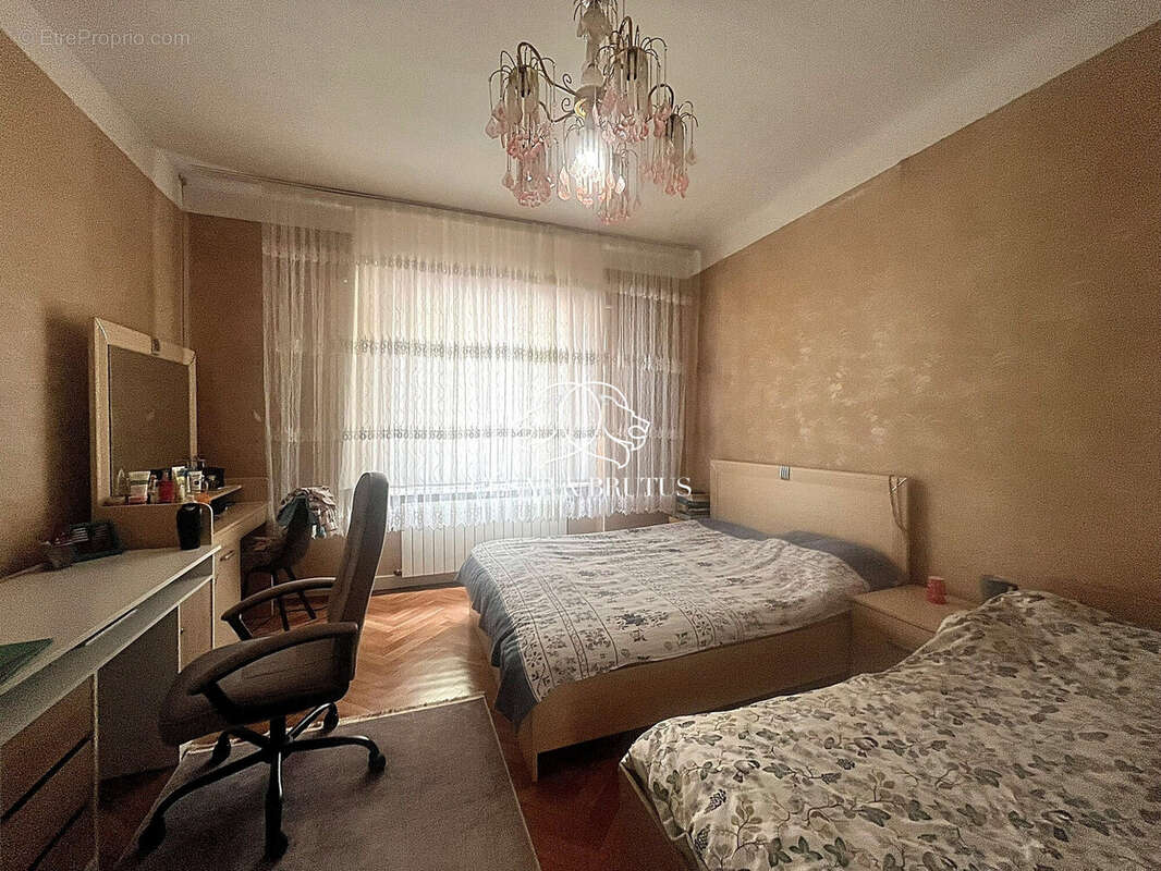 Appartement 415 m² à Roussillon  - photo 8