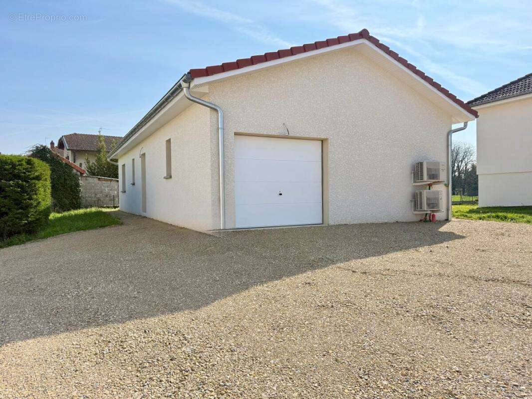 Maison à MEZERIAT