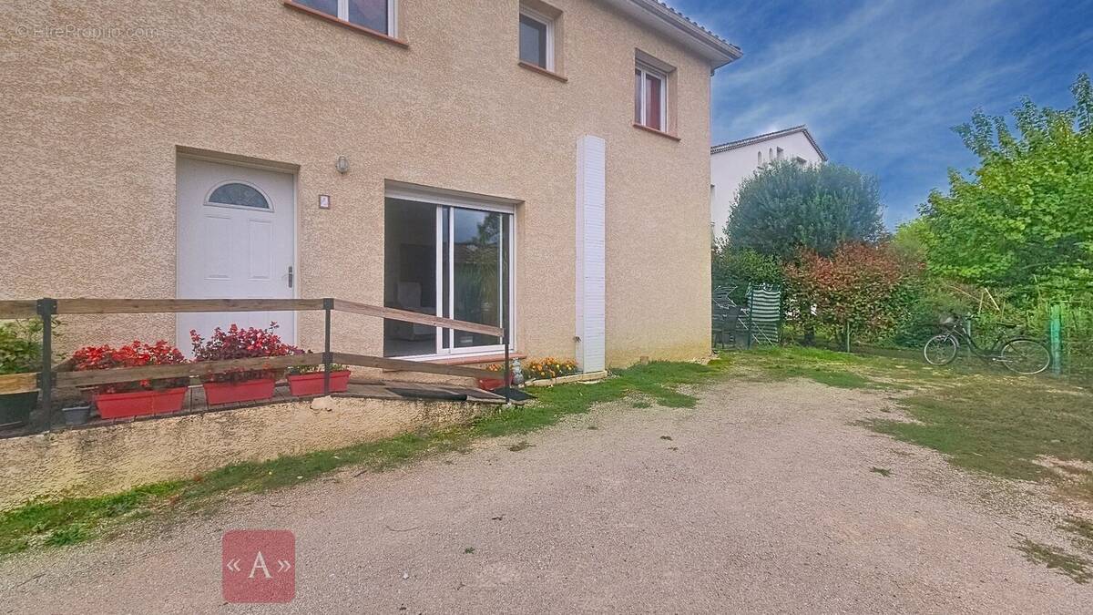 Appartement à SAINT-SULPICE