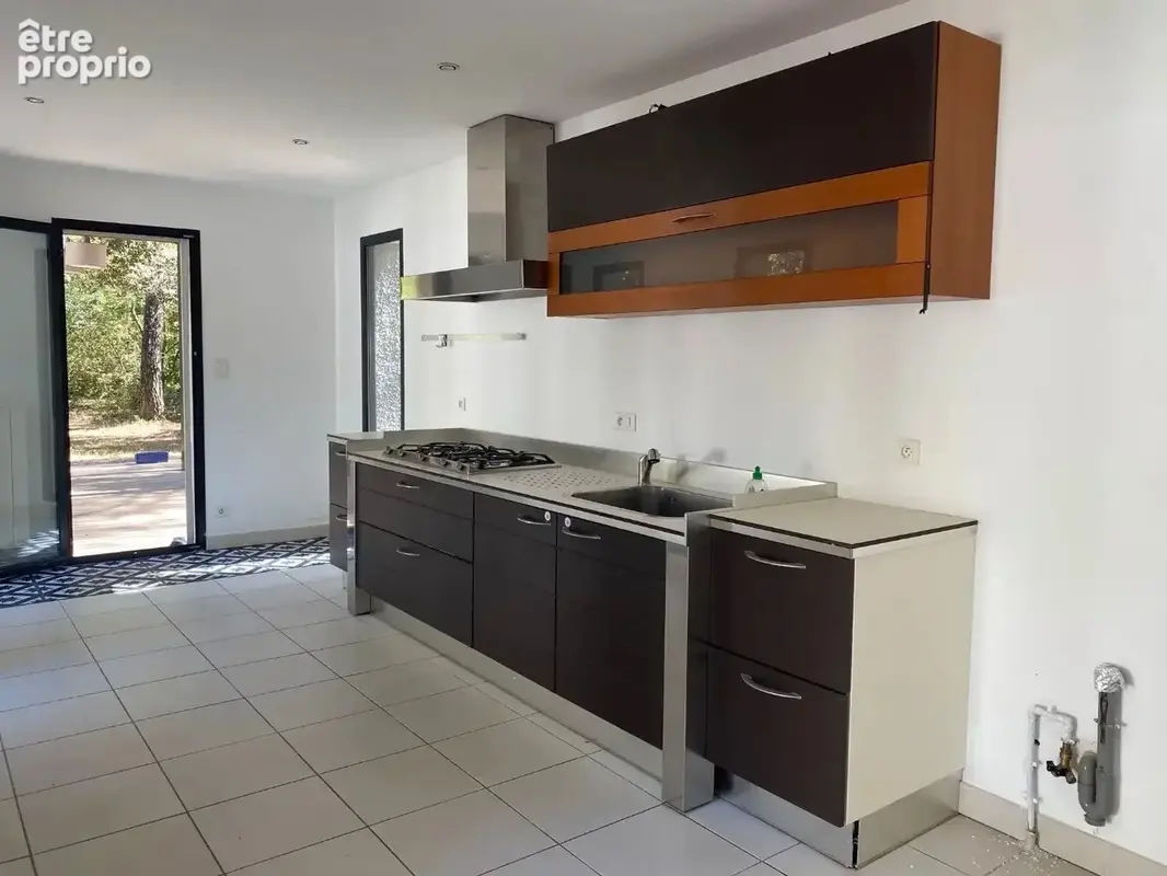 ASSAS  Élégante villa de plain-pied avec piscine dans un environnement privilégié - photo 2