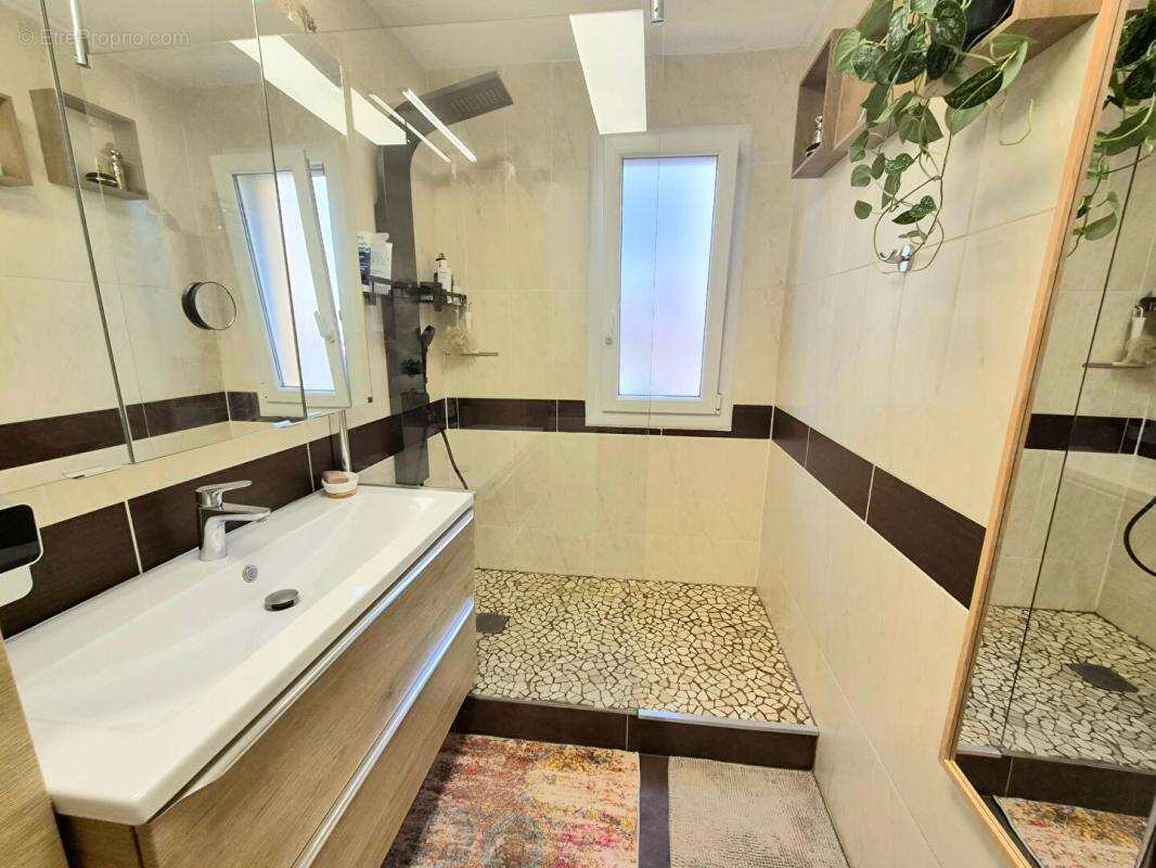 Appartement à SIX-FOURS-LES-PLAGES