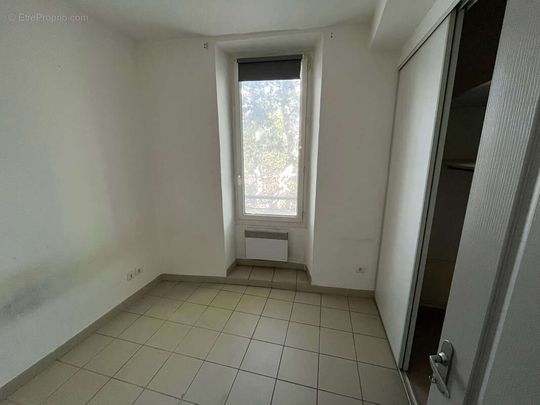 T2 de 46,61 m2 Loi Carrez   Place du 4 Septembre   Marseille 7e - photo 7