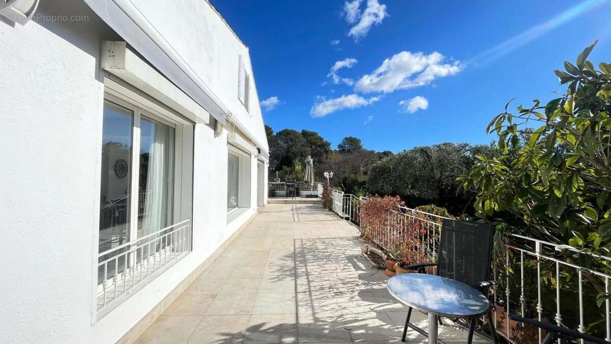 Maison à ROQUEFORT-LES-PINS