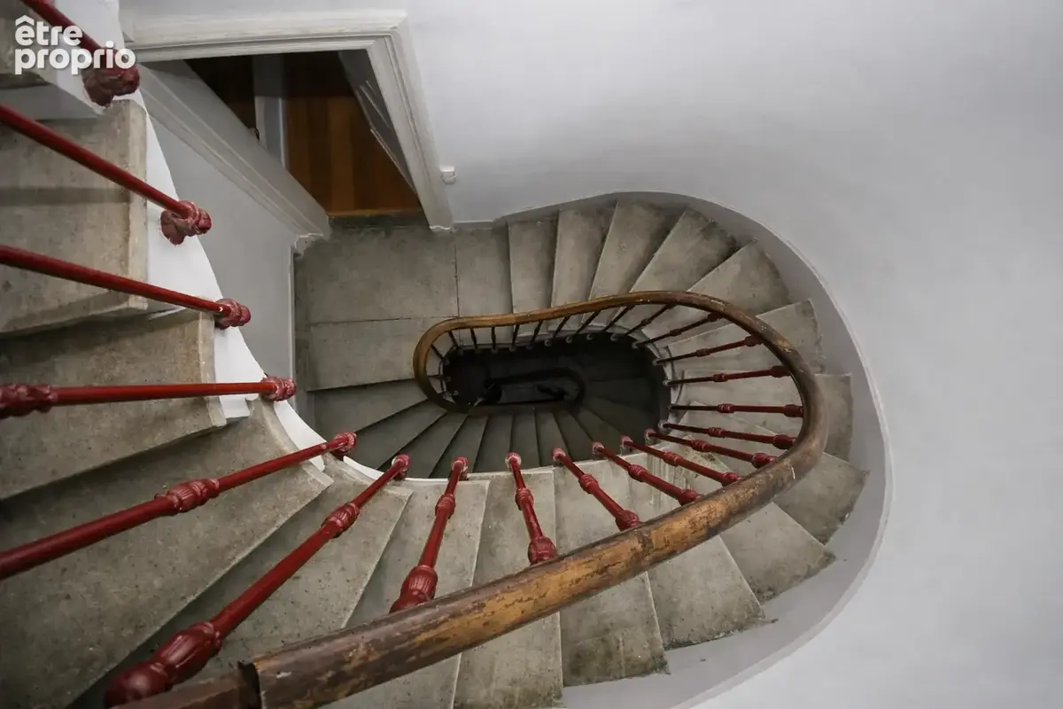 Écusson - Maison de caractère de 117 m2 + dépendance de 30 m2 - photo 10