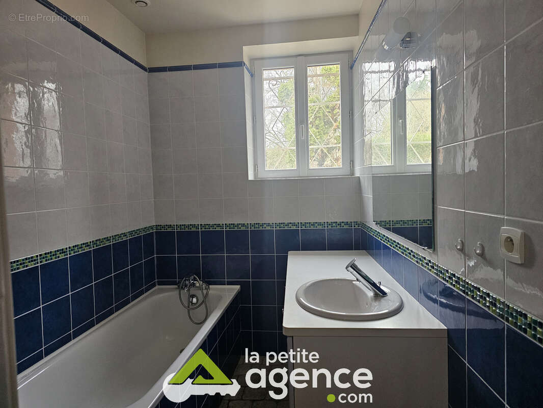 Maison à DUN-SUR-AURON