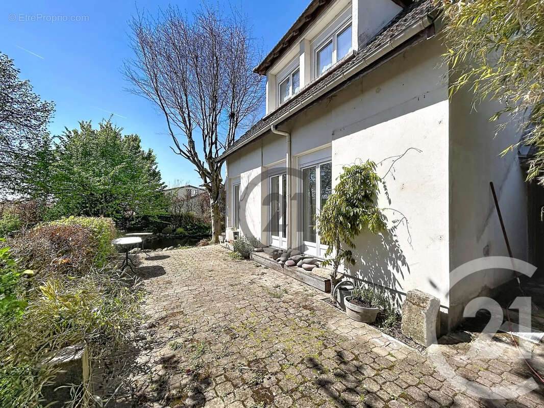 Maison à SAINT-EUPHRAISE-ET-CLAIRIZET
