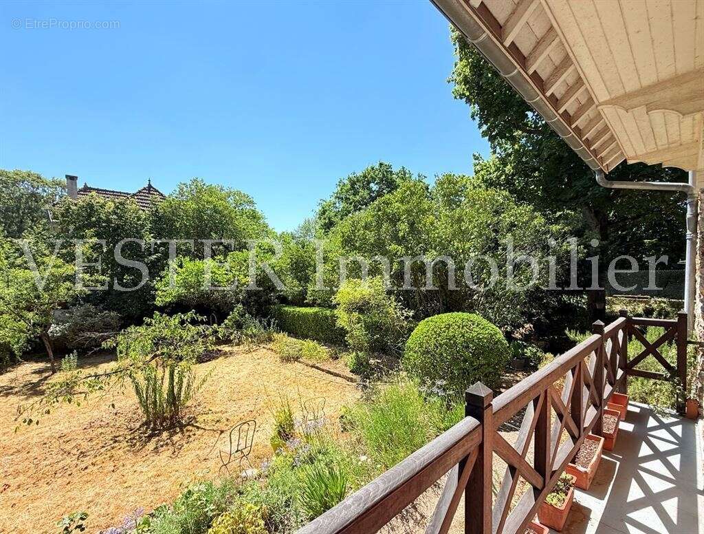 PARIS JARDINS - Belles Meulière sur un terrain de 1 500 m² - photo 6