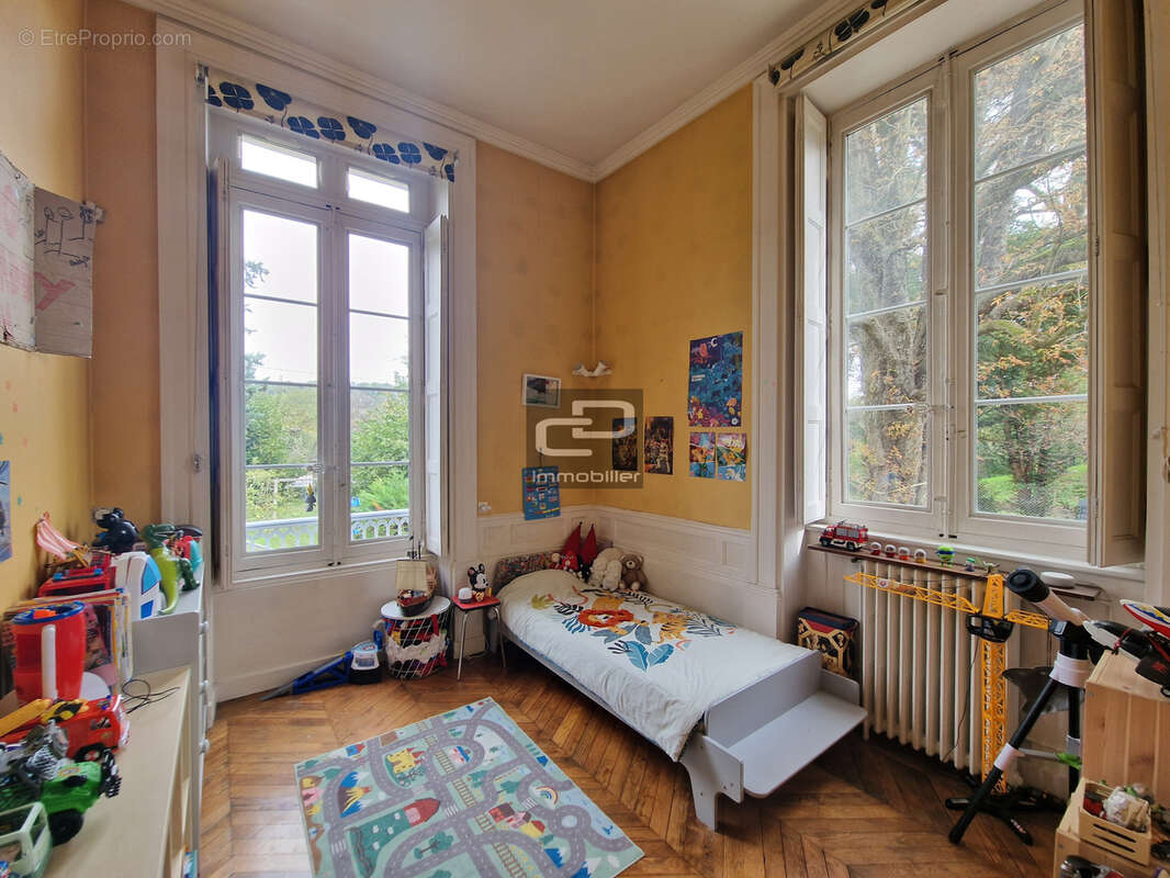 Appartement à COLLONGES-AU-MONT-D'OR