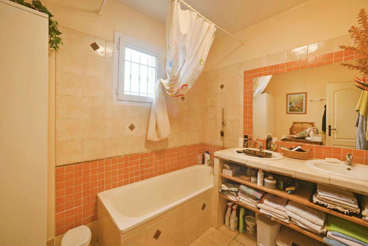 Maison à SAINT-PAUL-TROIS-CHATEAUX