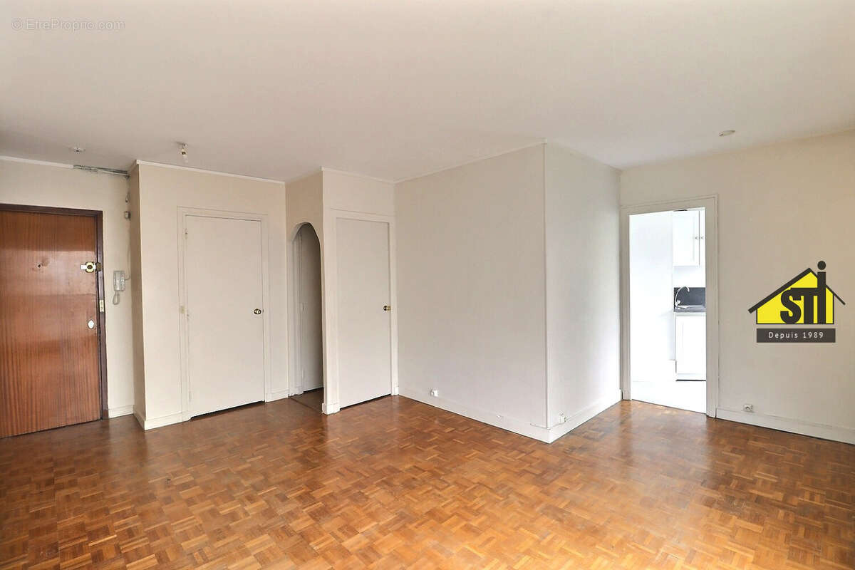 Appartement à PARIS-14E