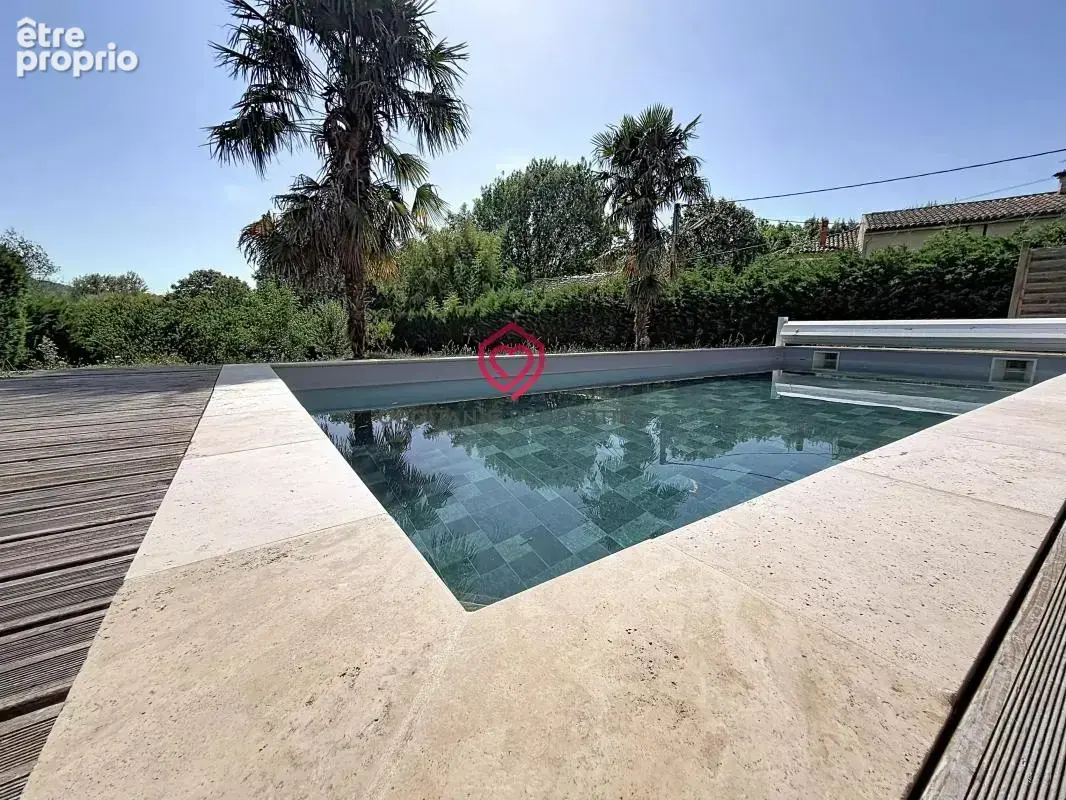 Maison de plain-pied avec piscine, 3 chambres et grand terrain clos - photo 2