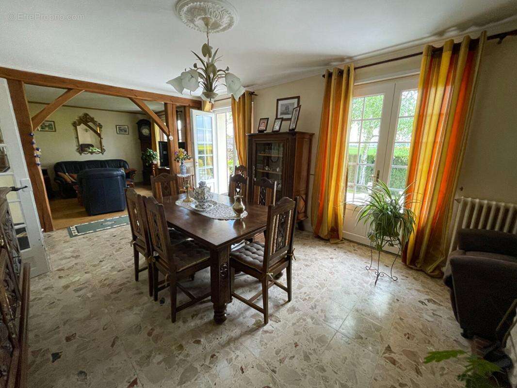 Maison à FAVEROLLES