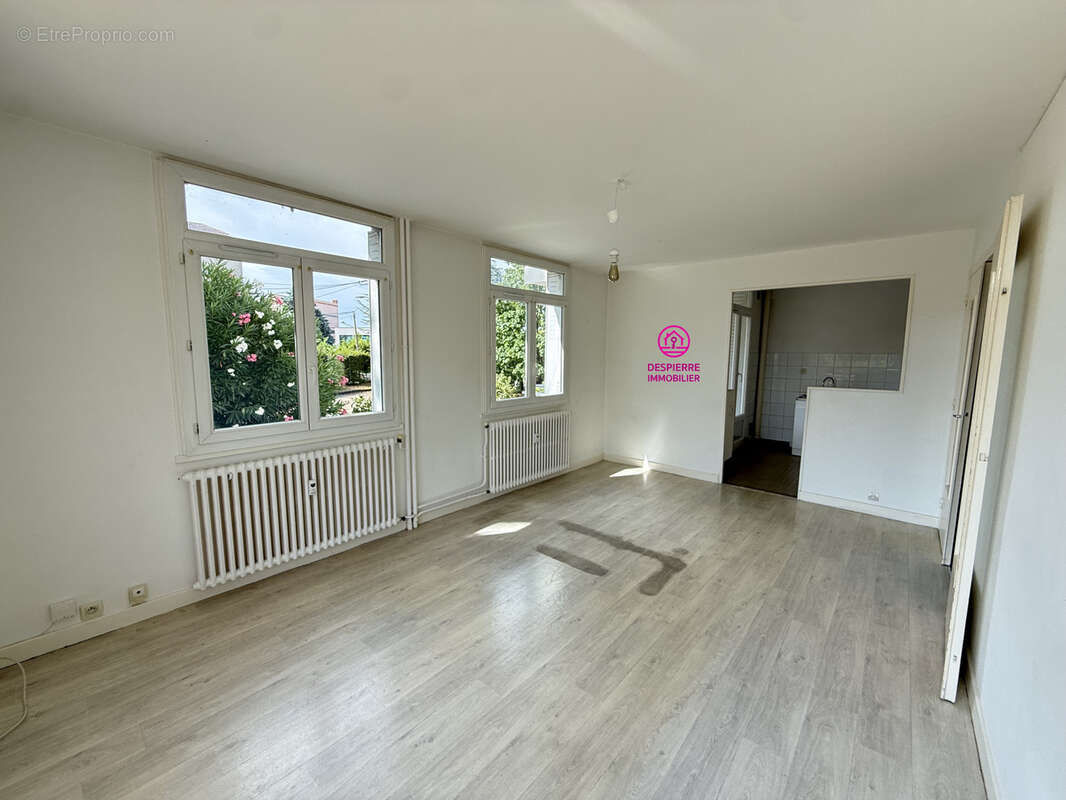 ROUSSILLON !!! Appartement T3 en rez de chaussée, 79 m2 habitables environ - Cave, Garage et Parking - photo 2