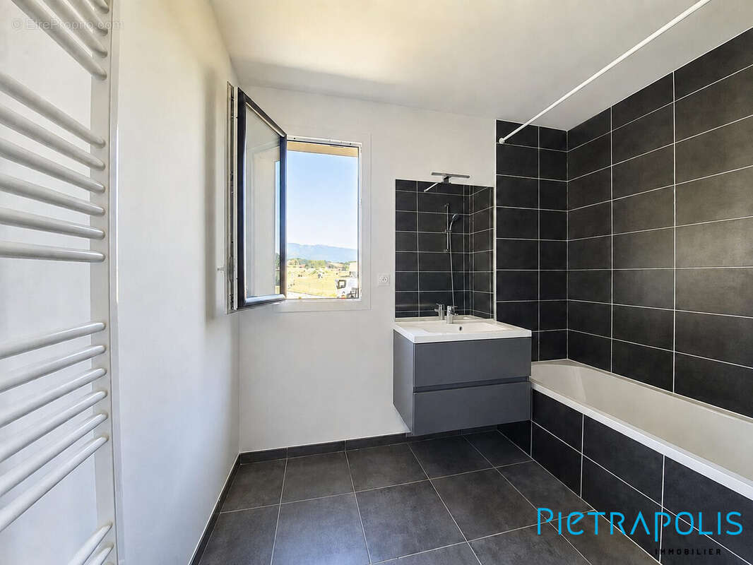 Appartement 130 m² à Crozet  - photo 6