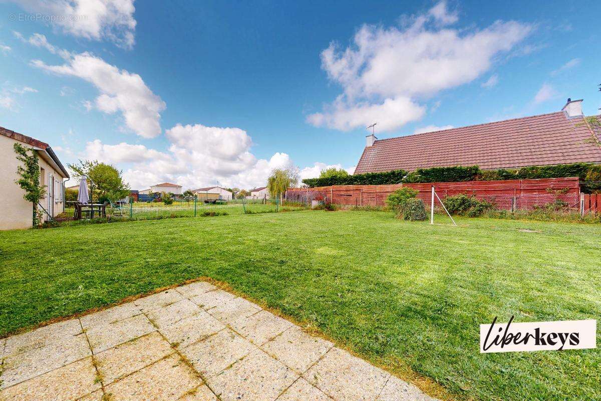 Maison à NOUAILLE-MAUPERTUIS