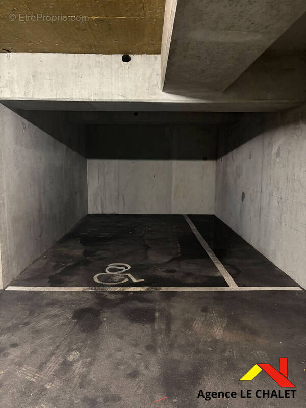 Parking à VILLENEUVE-LE-ROI