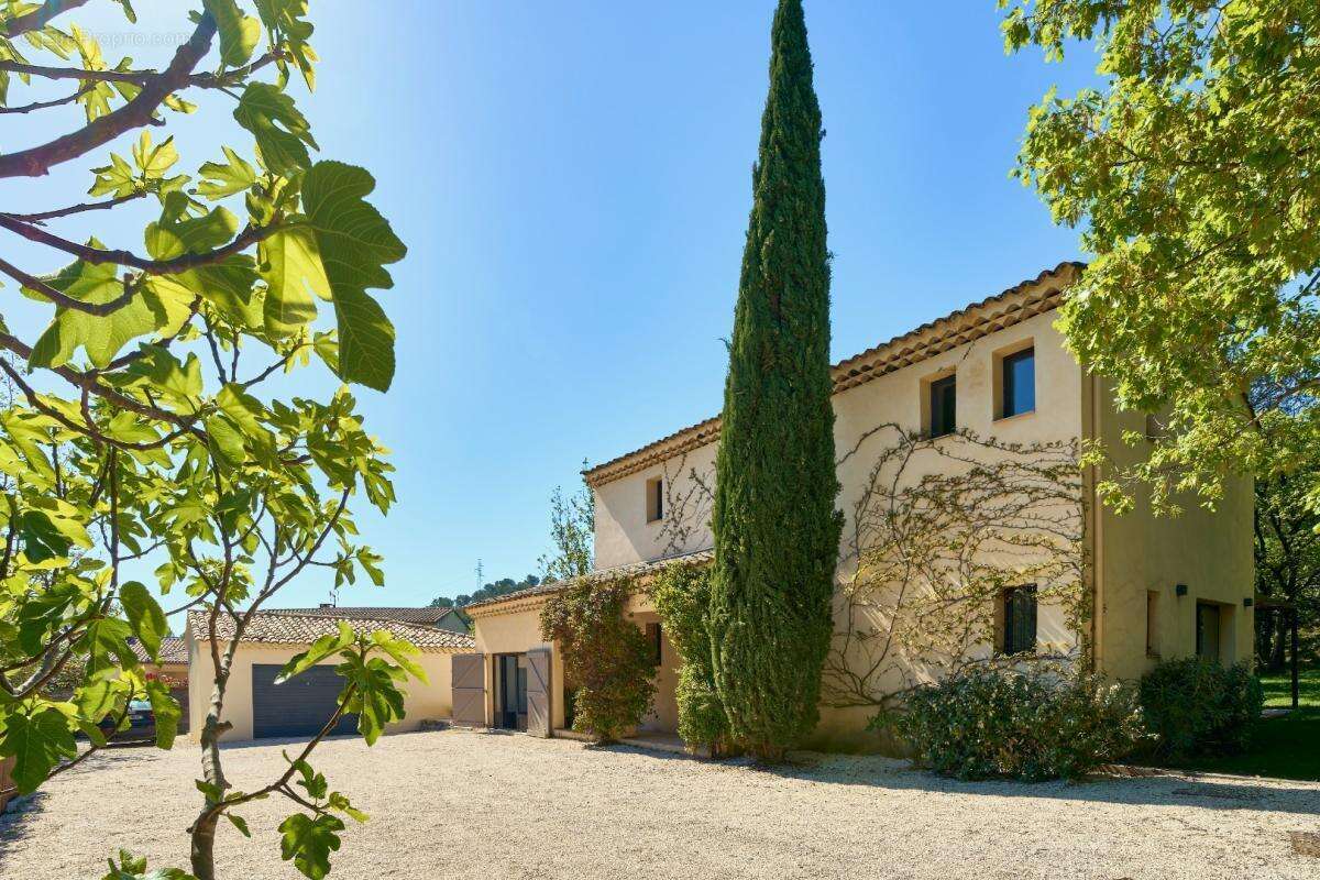 Maison à LE PUY-SAINTE-REPARADE