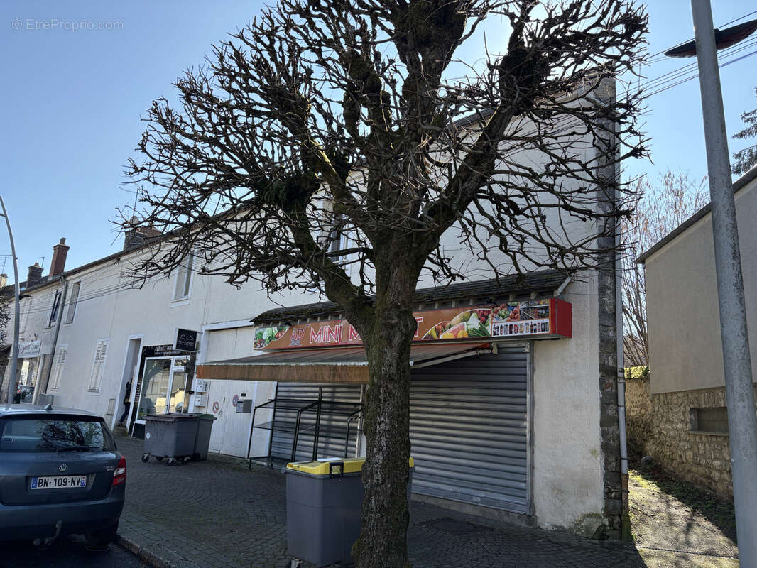 Appartement à VENEUX-LES-SABLONS