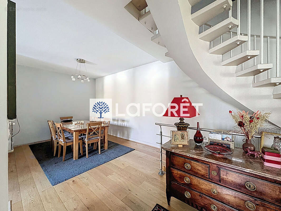 Appartement à SAINT-NOM-LA-BRETECHE