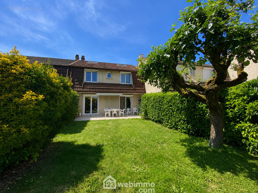 Voici la façade arrière de la maison... - Maison à BONDOUFLE