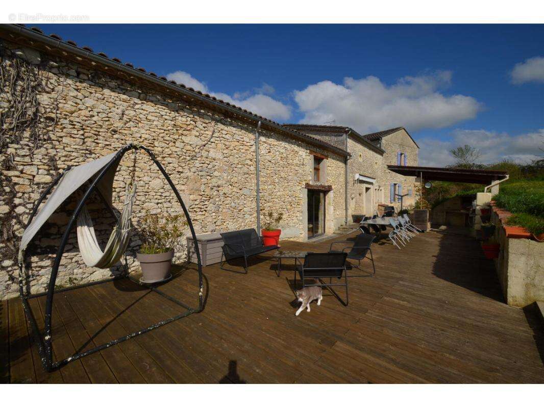Maison à LA ROQUILLE