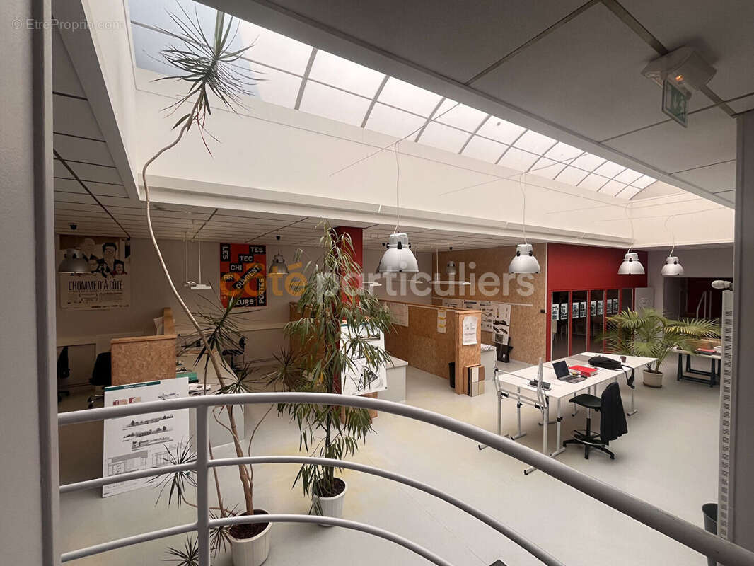 Espace de bureaux en plein centre-ville de Coutances (375 m²) - photo 2
