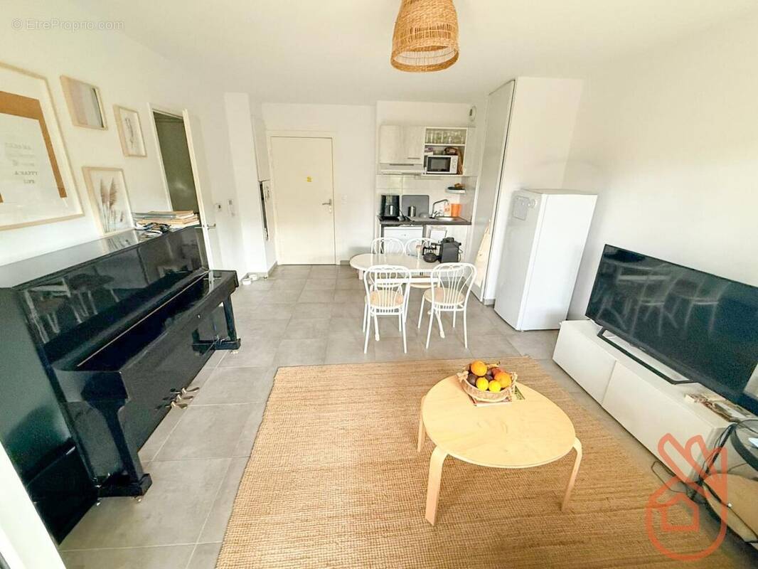 T2 en rdj + terrasse jardinet et 2 places de parking - photo 2