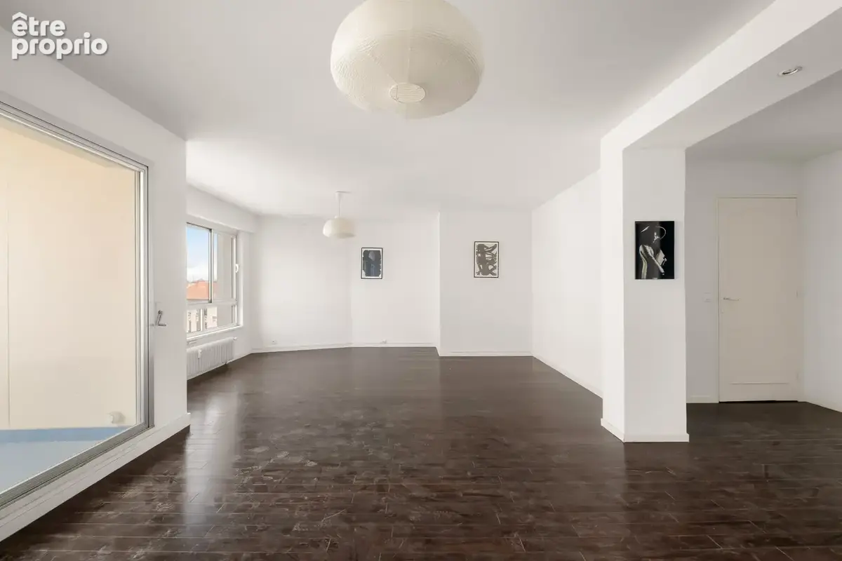 T4 de 96 m2, Charpennes en étage élevé avec vue dégagée - photo 3