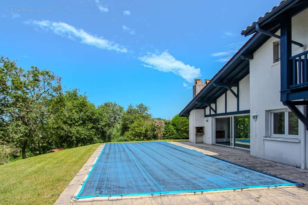 Maison à BASSUSSARRY