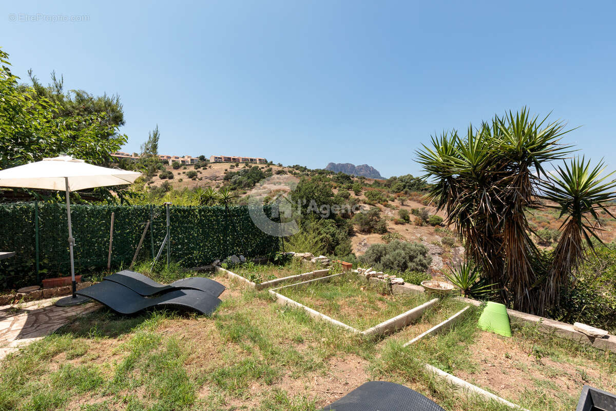 Roquebrune sur Argens - Charmante masion jumelée d'un côté rénovée et avec vue pnaoramique sur Rocher de Roque - photo 19