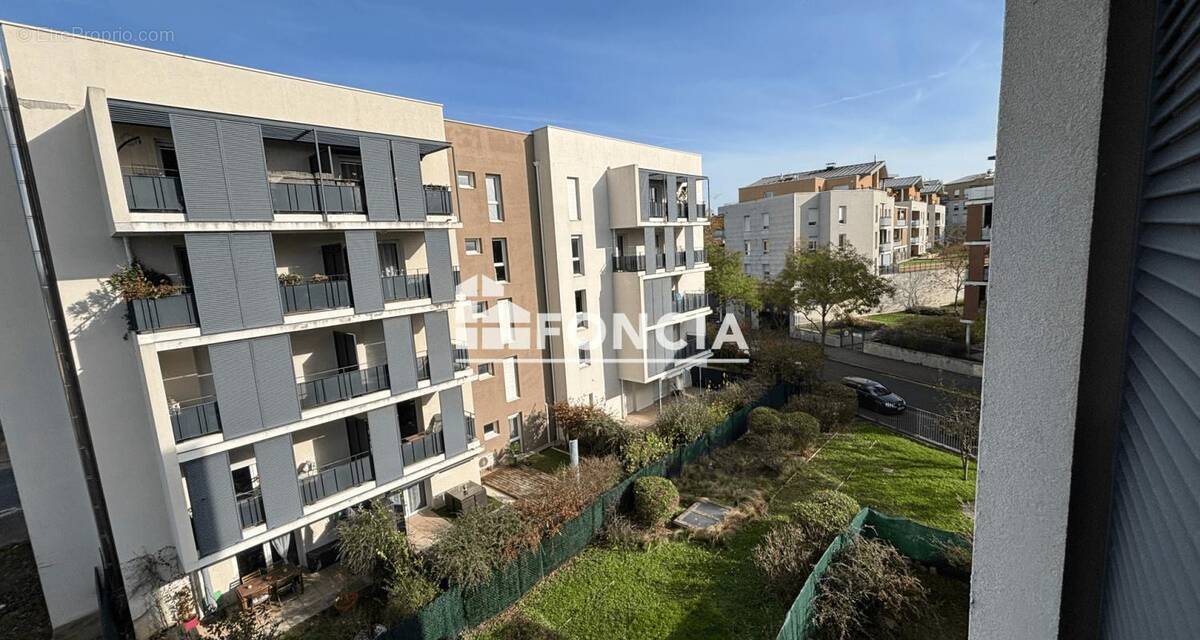 Appartement à DECINES-CHARPIEU