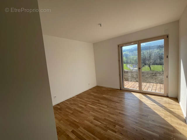 Appartement à REIGNIER