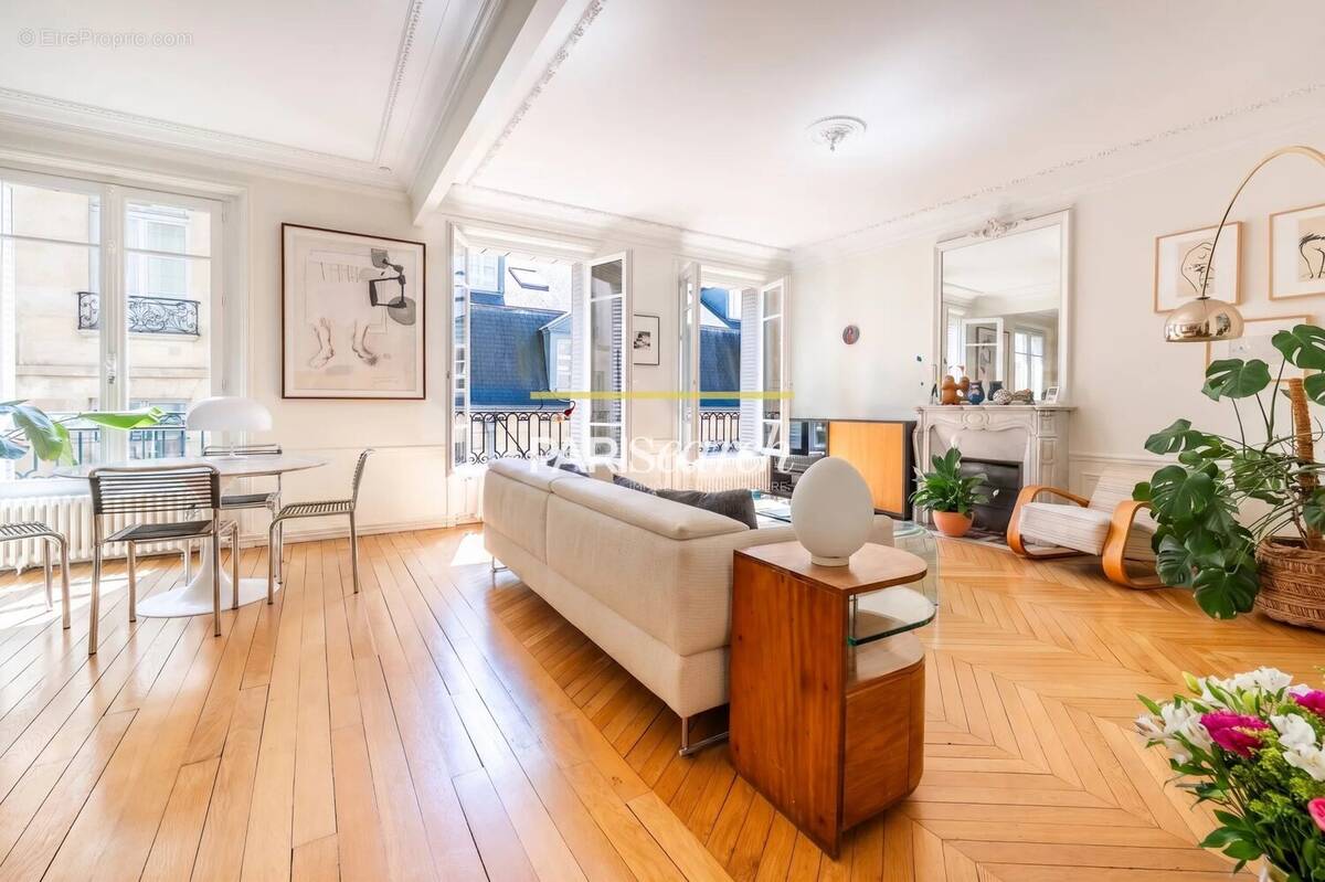 Appartement à PARIS-3E