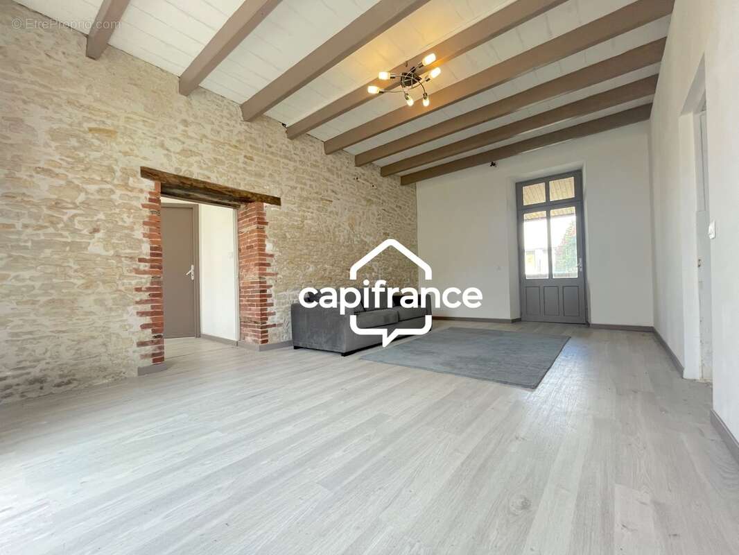 Ensemble immobilier mixte aux grands espaces : habitation & activité commerciale à Sainte-Radégonde-des-Noyers en VENDEE (85) - photo 7